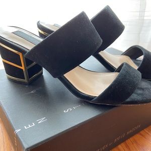 Steve Madden Suede w/ Metallic Heel size 6.5